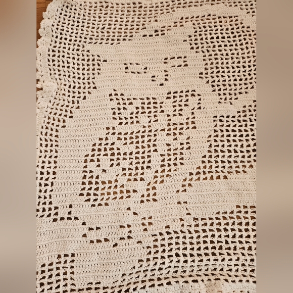 White Crochet Cat Design Doily - Picture 4 of 4